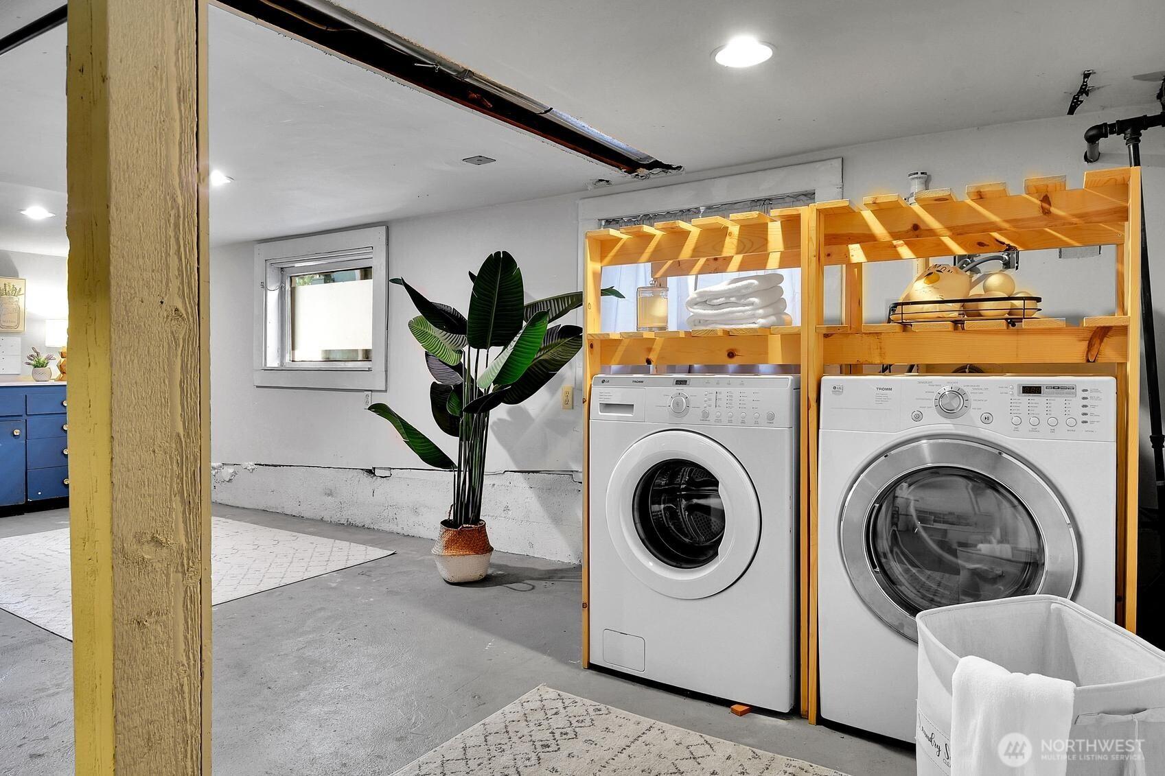 SEATTLE, Washington, 98119, United States, 2 Bedrooms Bedrooms, ,1 BathroomBathrooms,Residential,For Sale,1907615