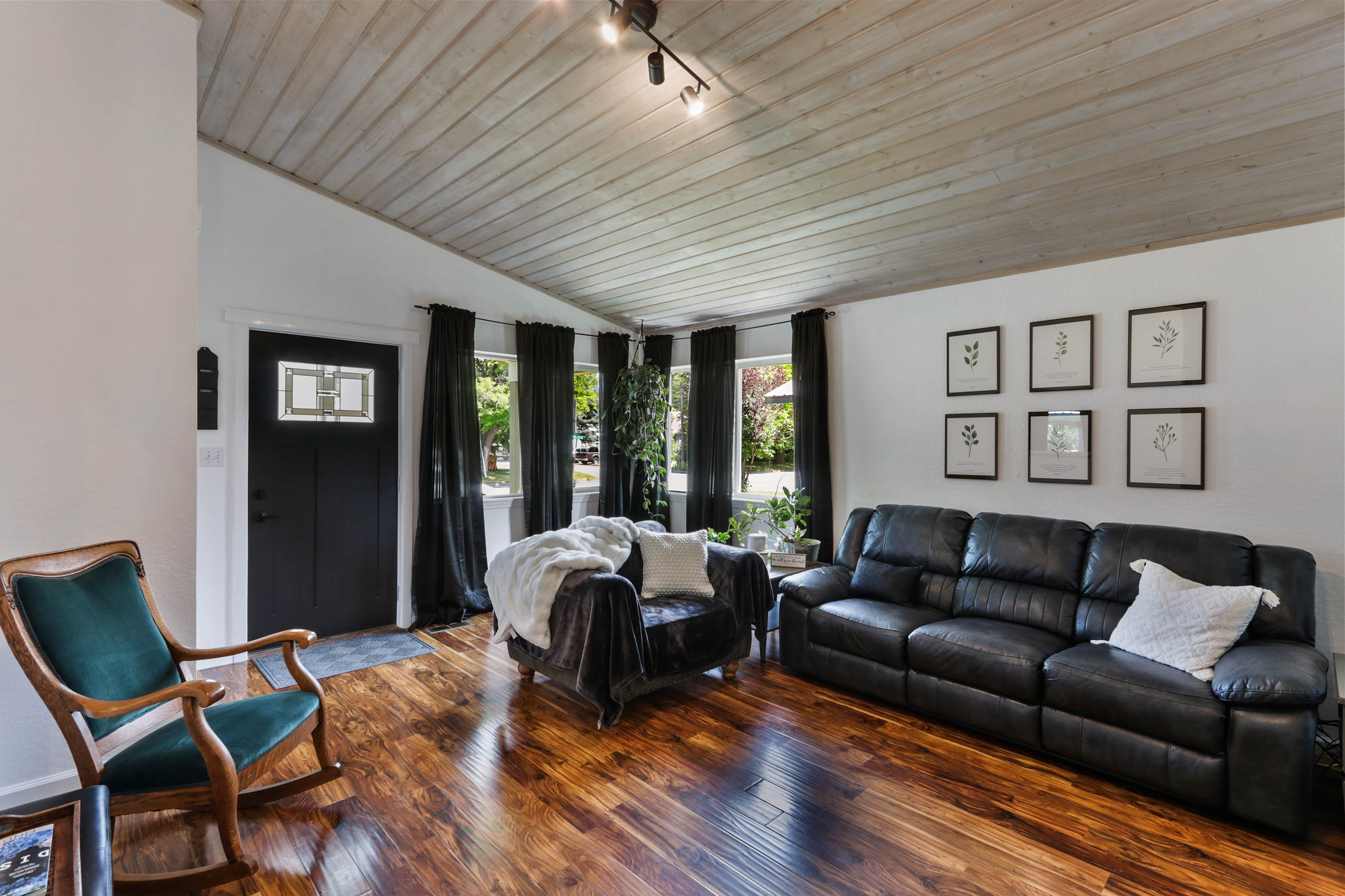 Sandpoint, Idaho, 83864, United States, 4 Bedrooms Bedrooms, ,2 BathroomsBathrooms,Residential,For Sale,1928648