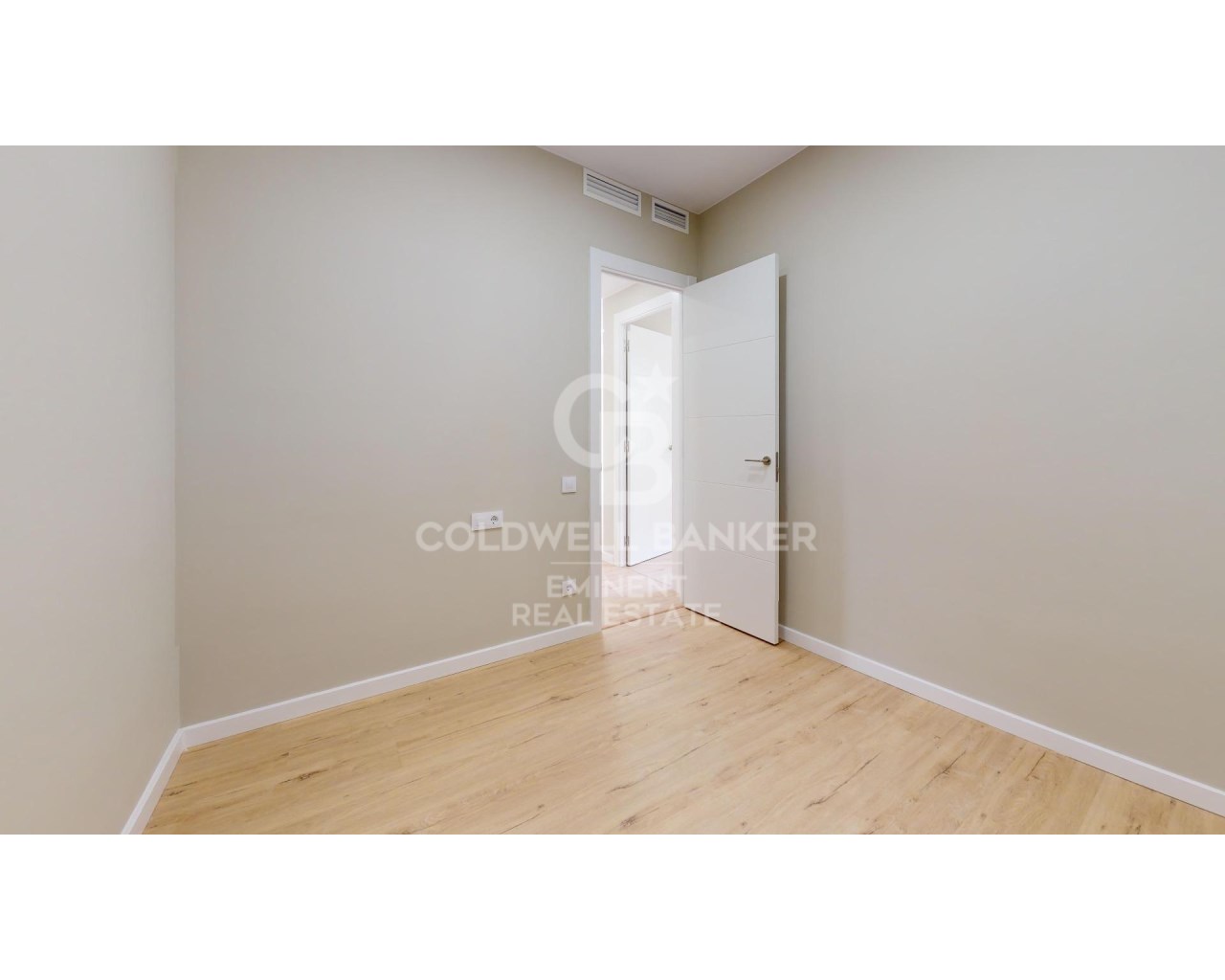 Barcelona, Catalonia, ES, 4 Bedrooms Bedrooms, ,2 BathroomsBathrooms,Residential,For Sale,1826815