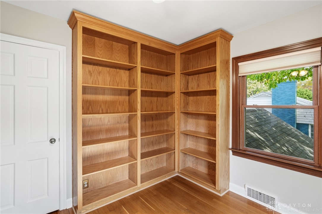 Oakwood, Ohio, 45409, United States, 4 Bedrooms Bedrooms, ,3 BathroomsBathrooms,Residential,For Sale,1987886