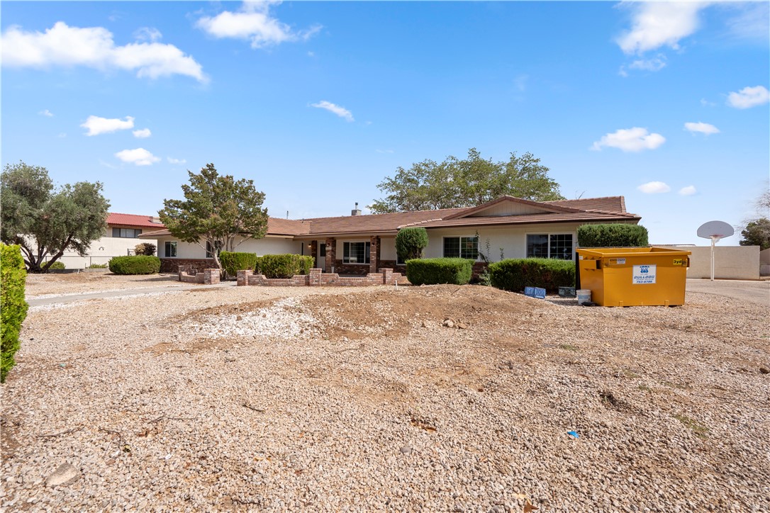 Kingman, Arizona, 86409, United States, 5 Bedrooms Bedrooms, ,1 BathroomBathrooms,Residential,For Sale,1891377