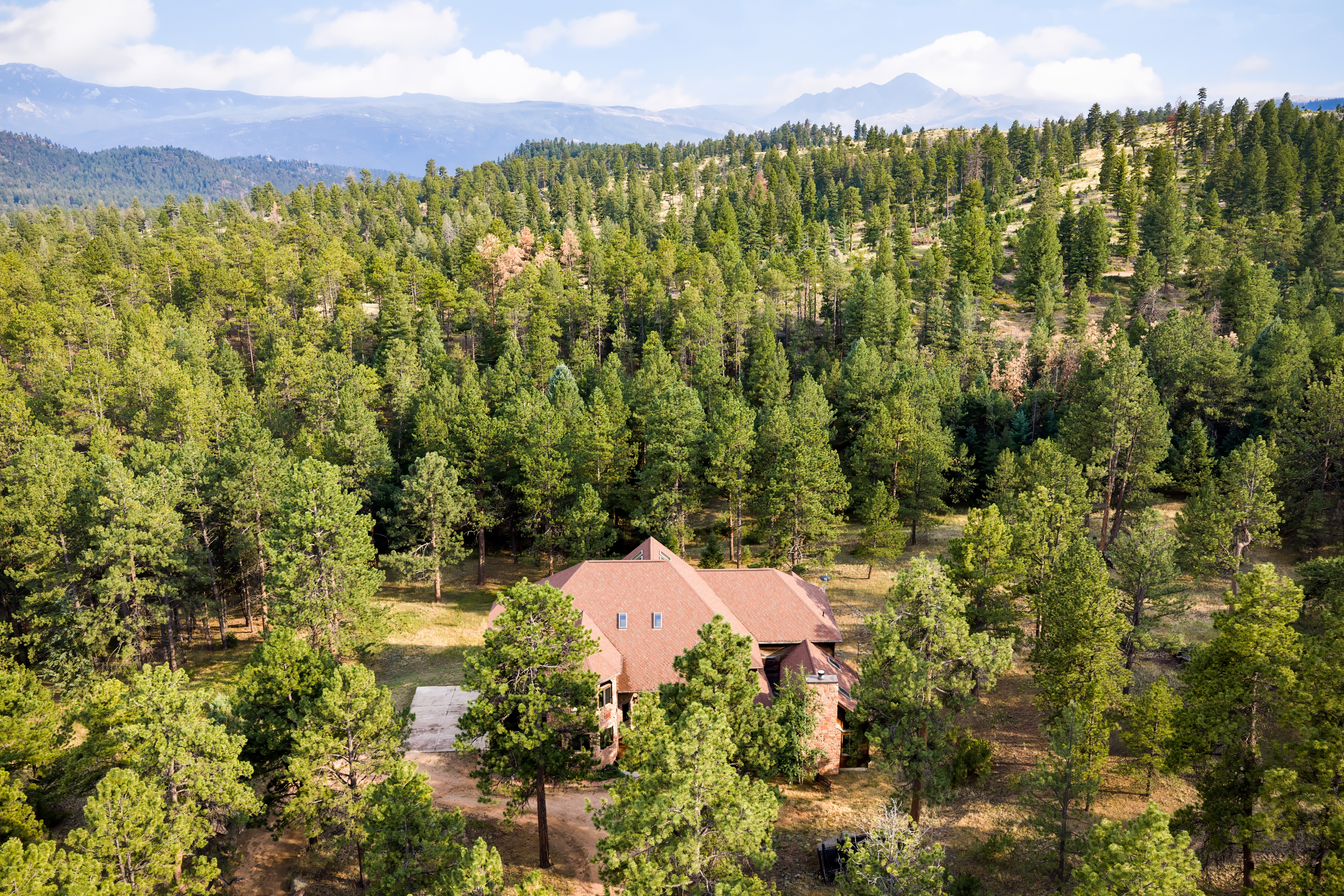  Colorado Living in Impressive 8,200 sq ft Home Backing to Pike National Forest - 物件實景