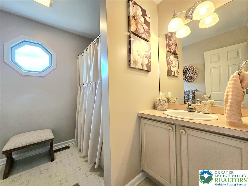 North Whitehall Twp, Pennsylvania, 18078, United States, 4 Bedrooms Bedrooms, ,3 BathroomsBathrooms,Residential,For Sale,1961837