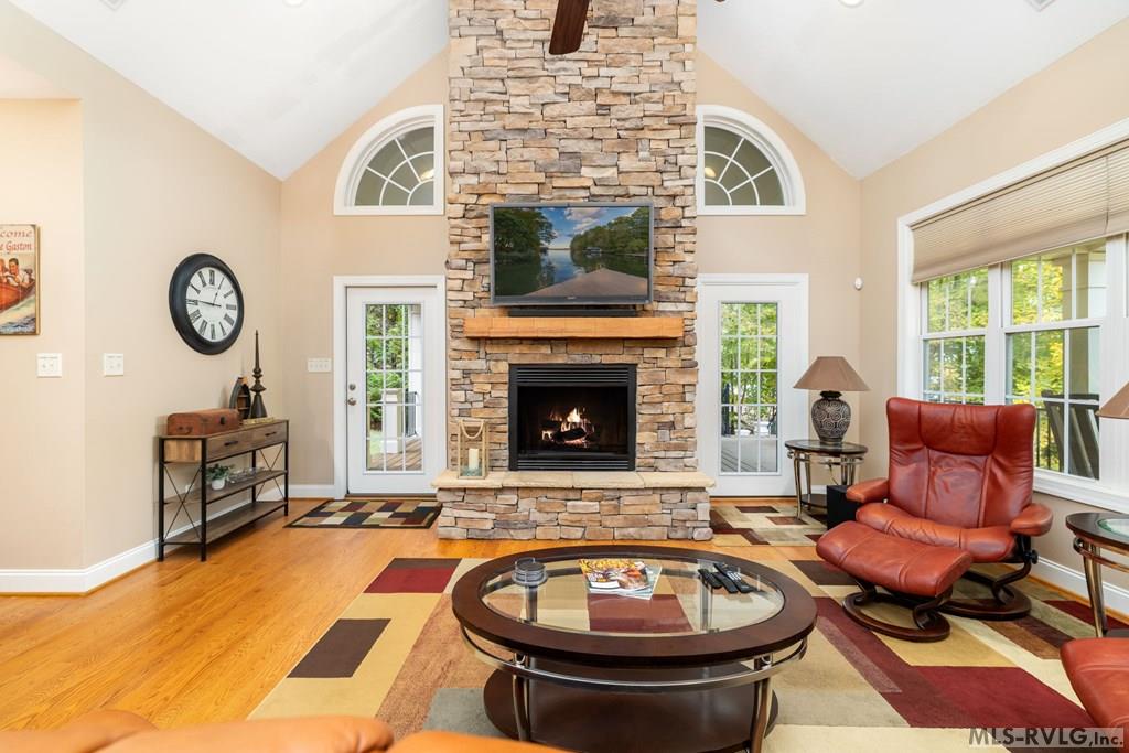 Boydton, Virginia, 23917, United States, 5 Bedrooms Bedrooms, ,4 BathroomsBathrooms,Residential,For Sale,1991597