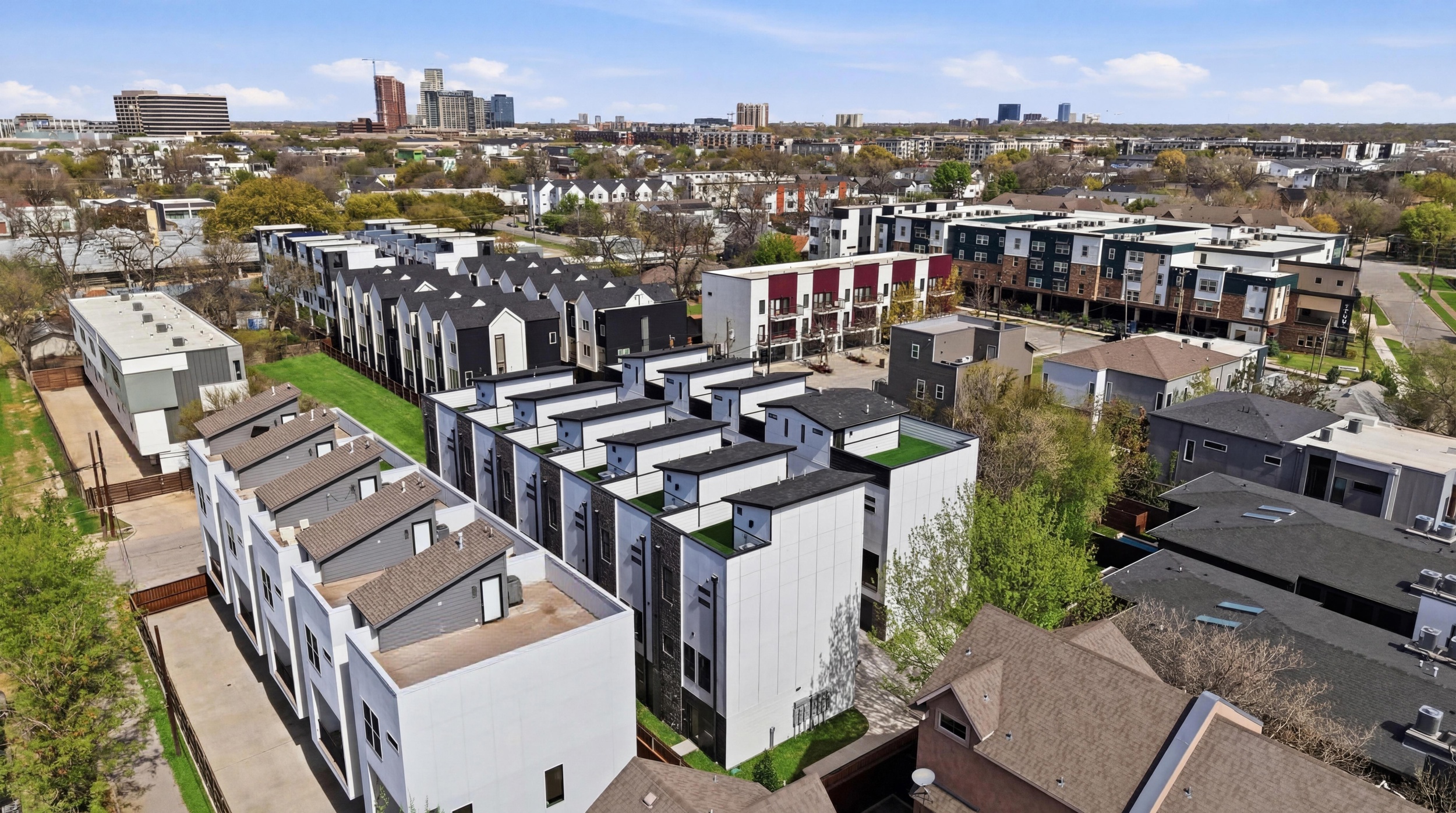  2/2.5 New Construction Townhomes Near Knox Henderson - 物件實景