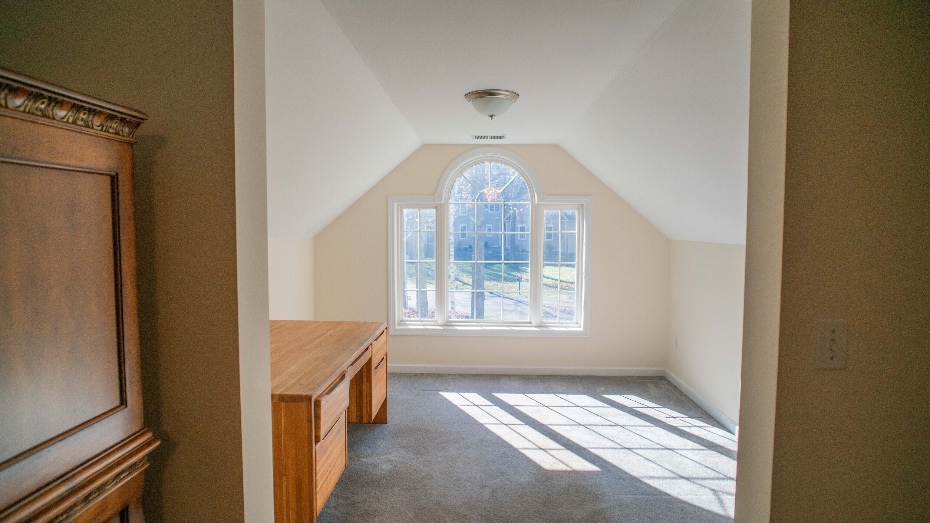 Tolland, Connecticut, 06084, United States, 4 Bedrooms Bedrooms, ,3 BathroomsBathrooms,Residential,For Sale,1989613