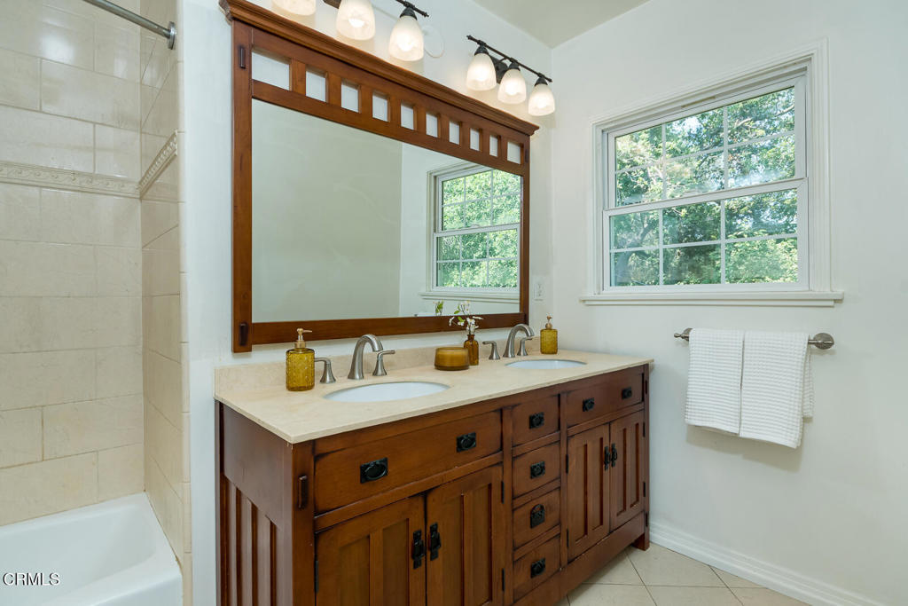 La Canada Flintridge, California, 91011, United States, 3 Bedrooms Bedrooms, ,1 BathroomBathrooms,Residential,For Sale,1901874