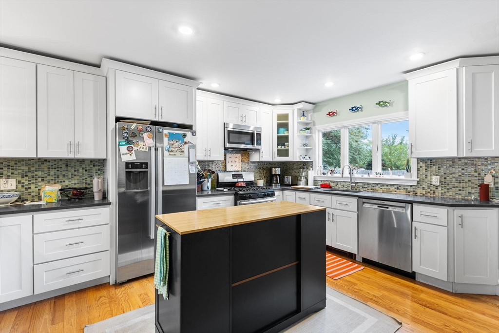 Boston, Massachusetts, 02129, United States, 5 Bedrooms Bedrooms, ,2 BathroomsBathrooms,Residential,For Sale,1890648