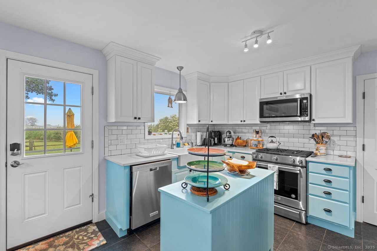 Guilford, Connecticut, 06437, United States, 3 Bedrooms Bedrooms, ,2 BathroomsBathrooms,Residential,For Sale,1906162