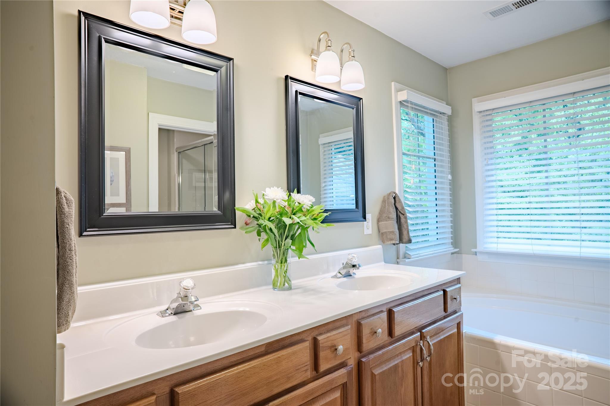 Flat Rock, North Carolina, 28731, United States, 4 Bedrooms Bedrooms, ,3 BathroomsBathrooms,Residential,For Sale,1804521