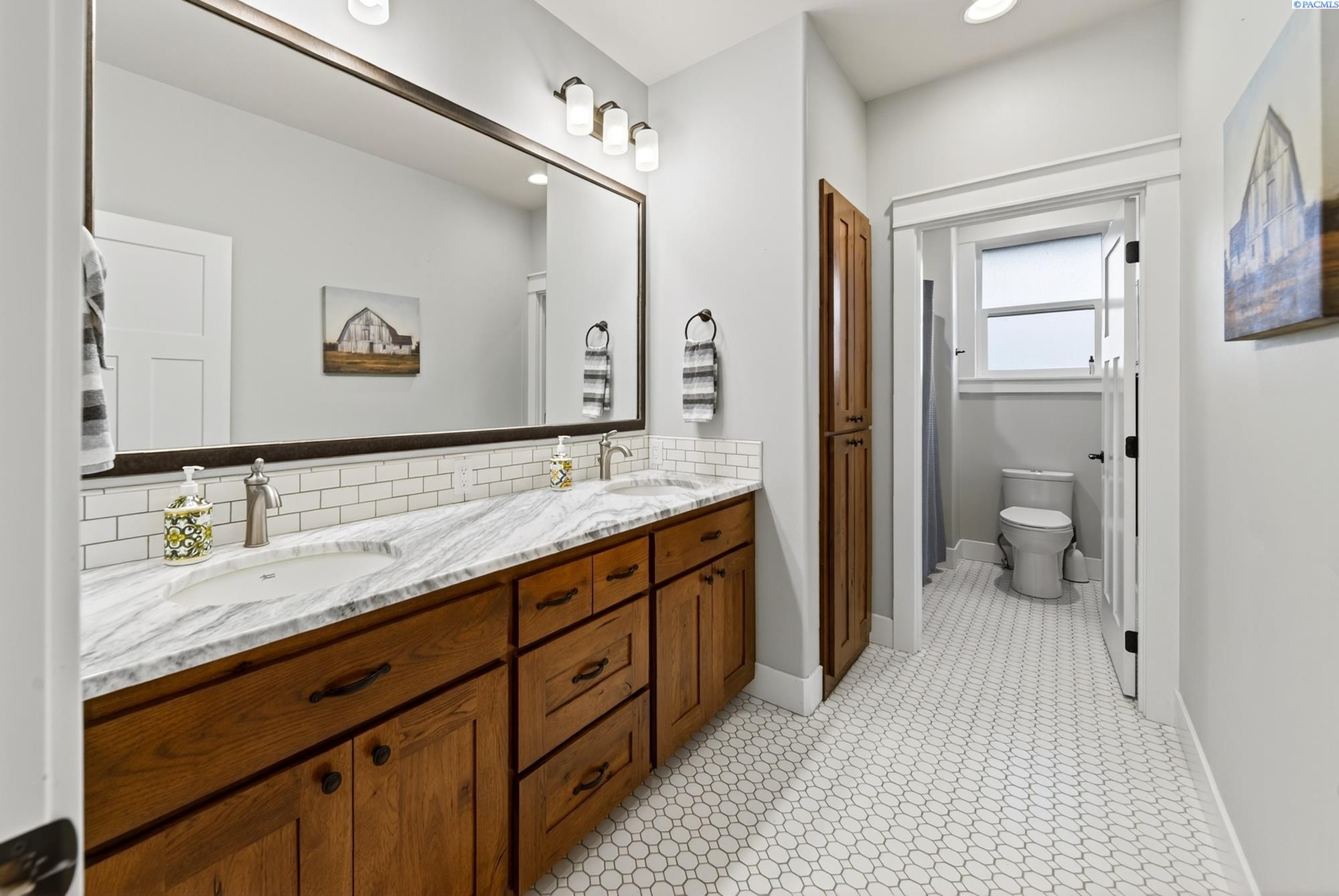 Prosser, Washington, 99350, United States, 3 Bedrooms Bedrooms, ,1 BathroomBathrooms,Residential,For Sale,1998379