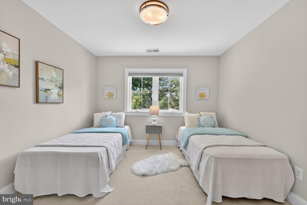 Arlington, Virginia, 22213, United States, 5 Bedrooms Bedrooms, ,5 BathroomsBathrooms,Residential,For Sale,1982488