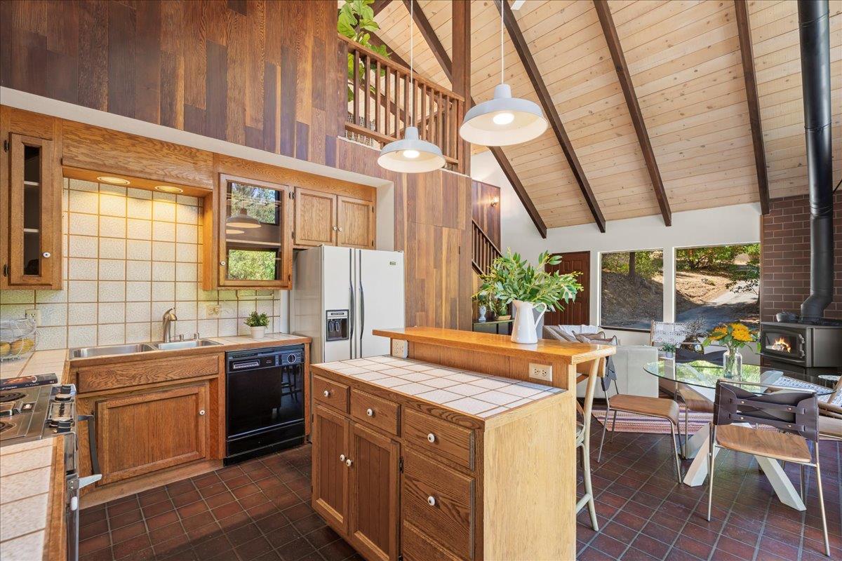 Los Gatos, California, 95033, United States, 3 Bedrooms Bedrooms, ,2 BathroomsBathrooms,Residential,For Sale,1905866
