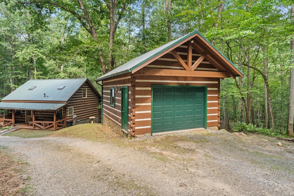Blue Ridge, Georgia, 30513, United States, 3 Bedrooms Bedrooms, ,2 BathroomsBathrooms,Residential,For Sale,1914243