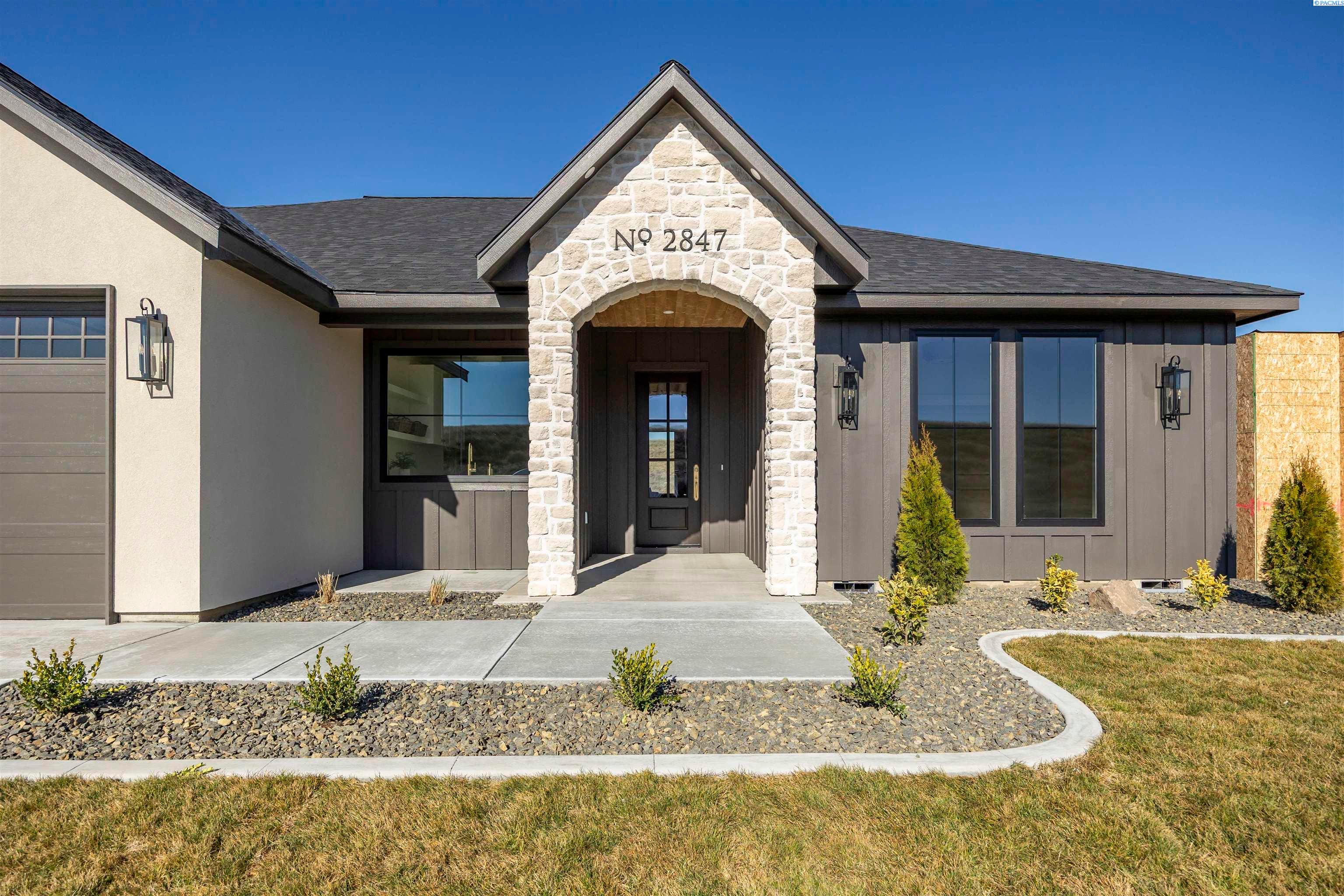 Richland, Washington, 99352, United States, 4 Bedrooms Bedrooms, ,3 BathroomsBathrooms,Residential,For Sale,2021768