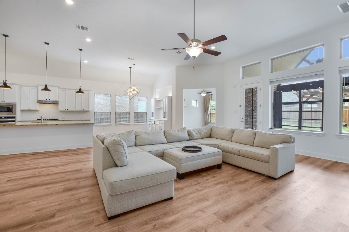 Pflugerville, Texas, 78660, United States, 4 Bedrooms Bedrooms, ,4 BathroomsBathrooms,Residential,For Sale,1917831