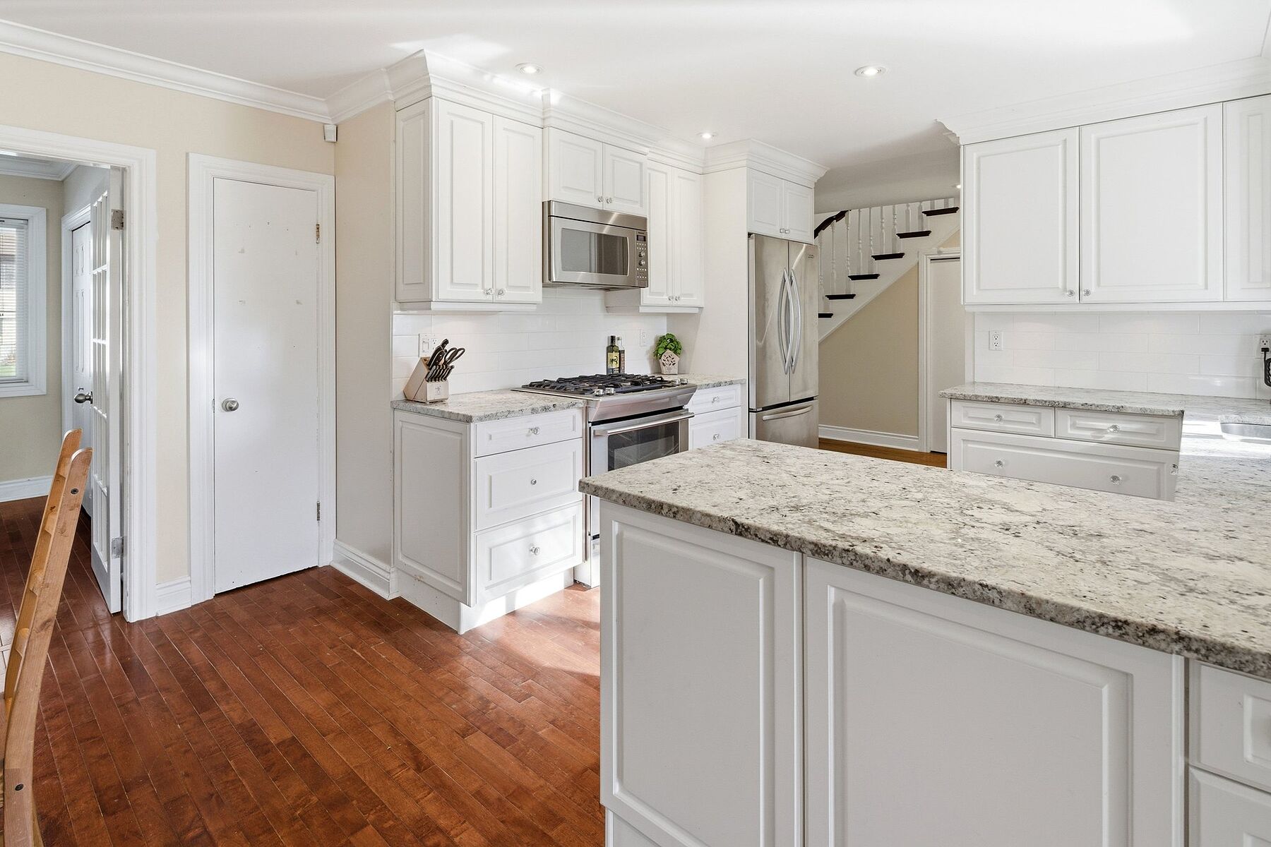  Gordon Head Family Home - 物件實景