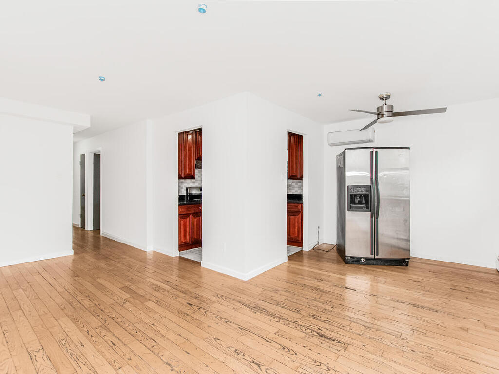 Bronx, New York, 10462, United States, 8 Bedrooms Bedrooms, ,3 BathroomsBathrooms,Residential,For Sale,1981445