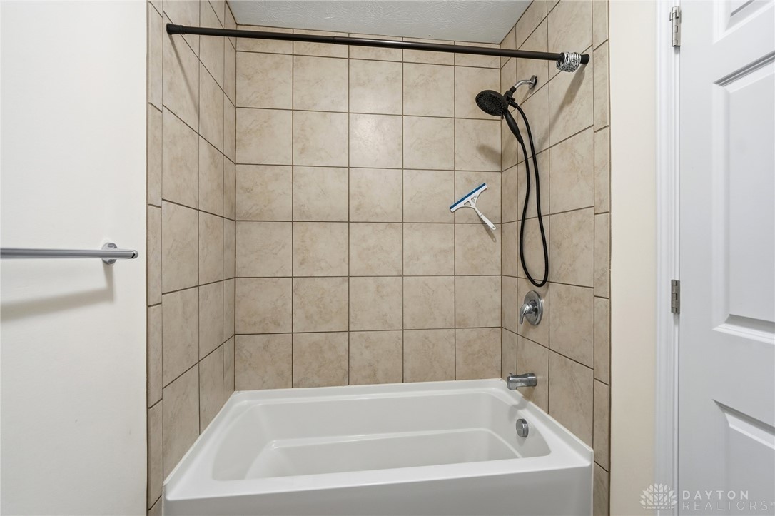 Beavercreek Twp, Ohio, 45385, United States, 3 Bedrooms Bedrooms, ,4 BathroomsBathrooms,Residential,For Sale,1991146