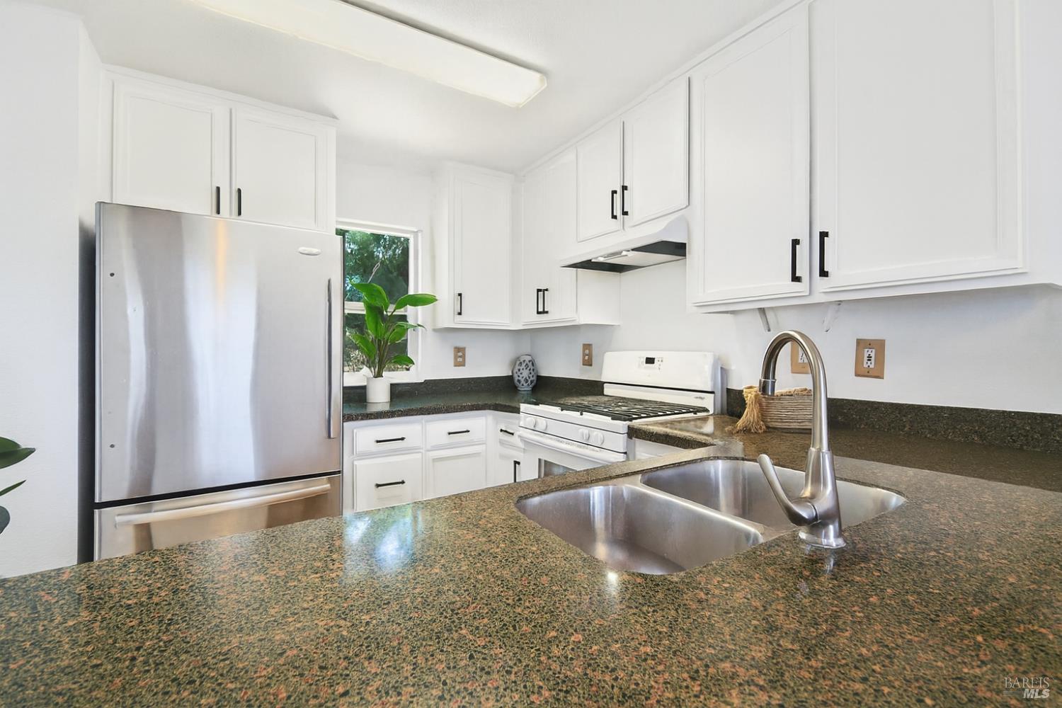 Santa Rosa, California, 95401, United States, 3 Bedrooms Bedrooms, ,2 BathroomsBathrooms,Residential,For Sale,1992819