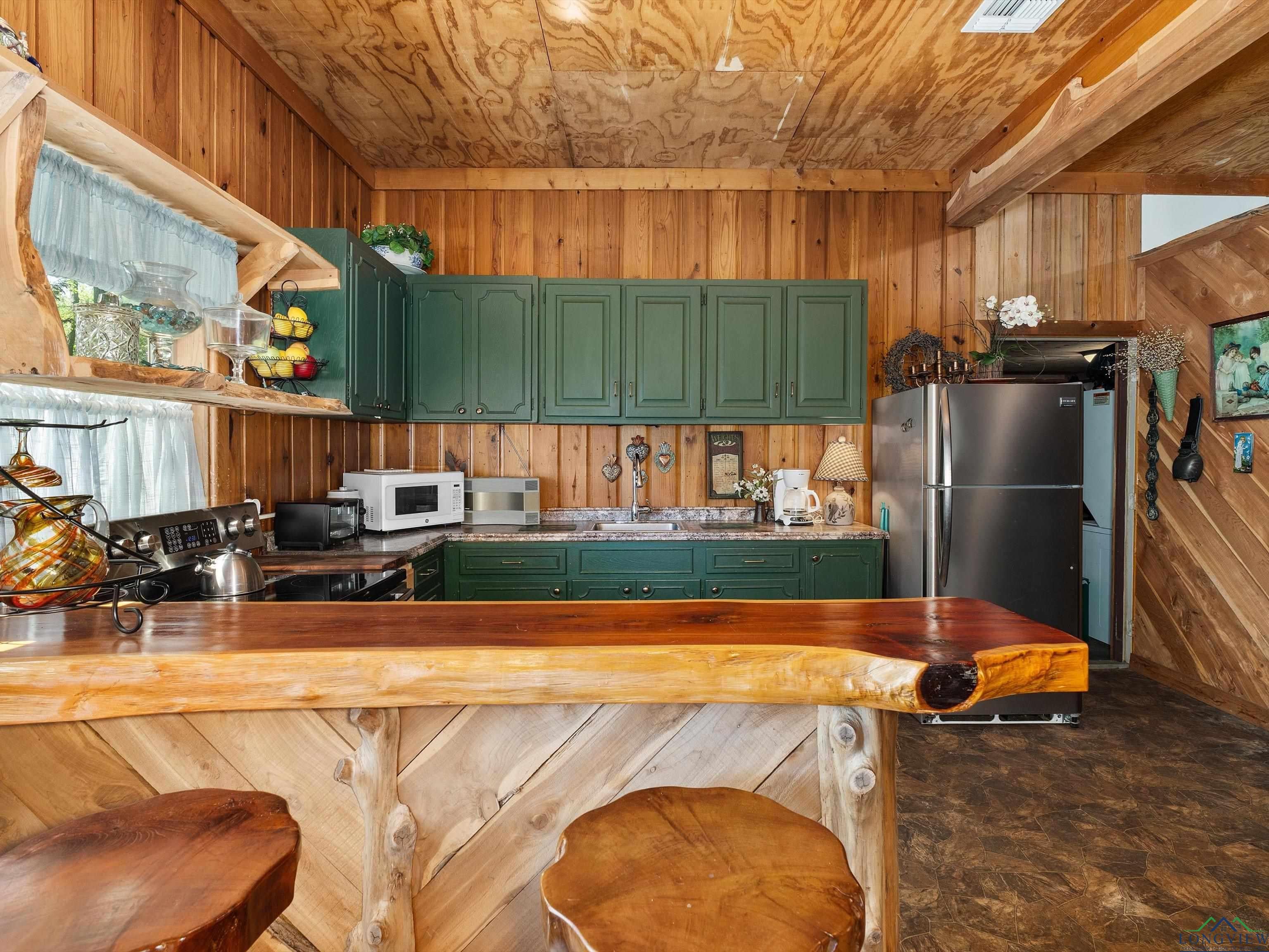 Karnack, Texas, 75661, United States, 3 Bedrooms Bedrooms, ,3 BathroomsBathrooms,Residential,For Sale,1975449