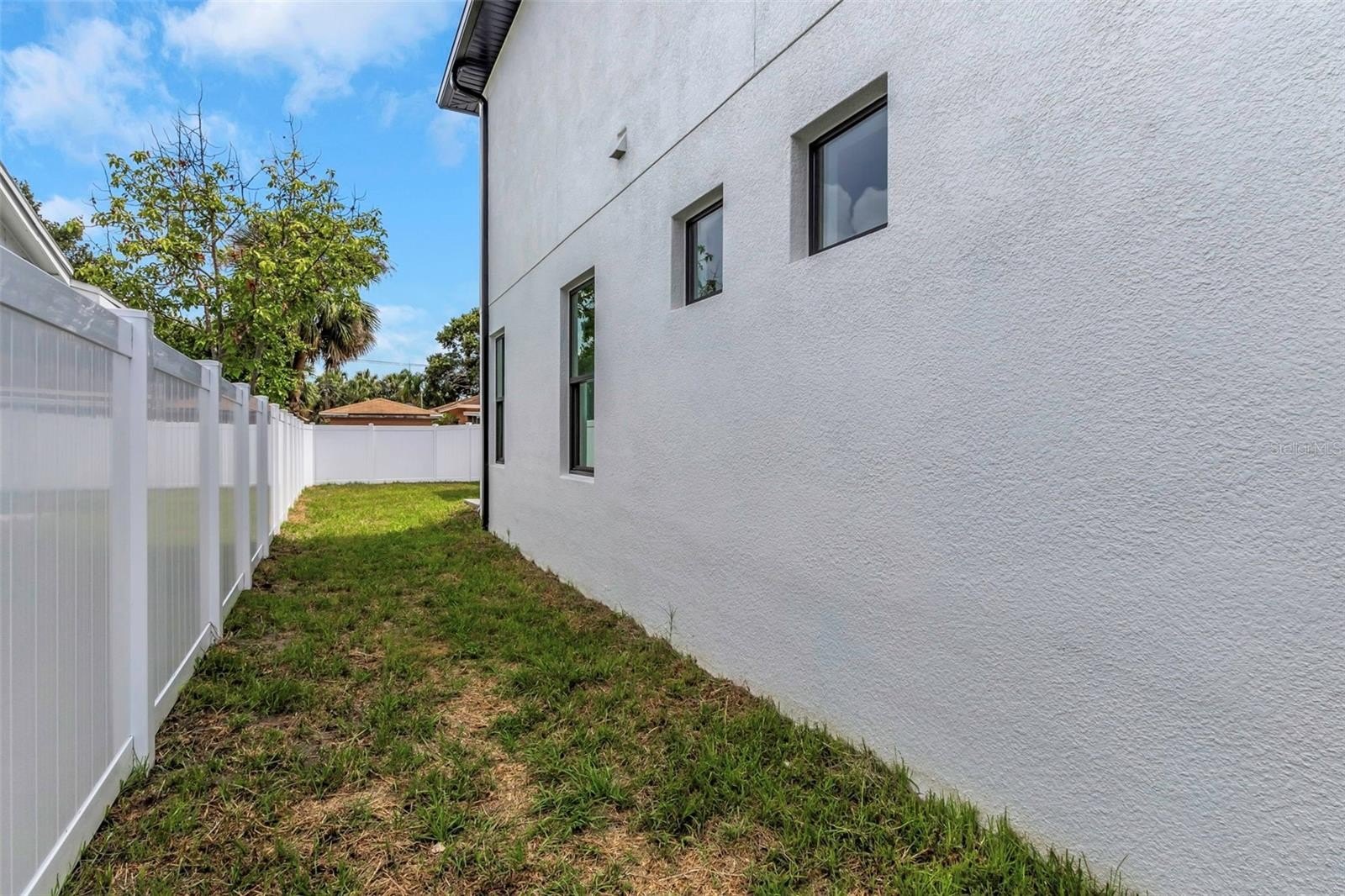 TAMPA, Florida, 33607, United States, 5 Bedrooms Bedrooms, ,3 BathroomsBathrooms,Residential,For Sale,1976051