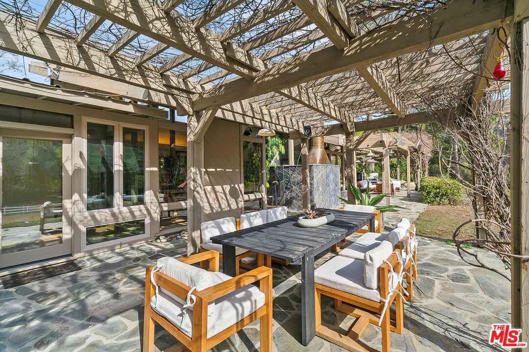 Calabasas, California, 91302, United States, 3 Bedrooms Bedrooms, ,2 BathroomsBathrooms,Residential,For Sale,1723181