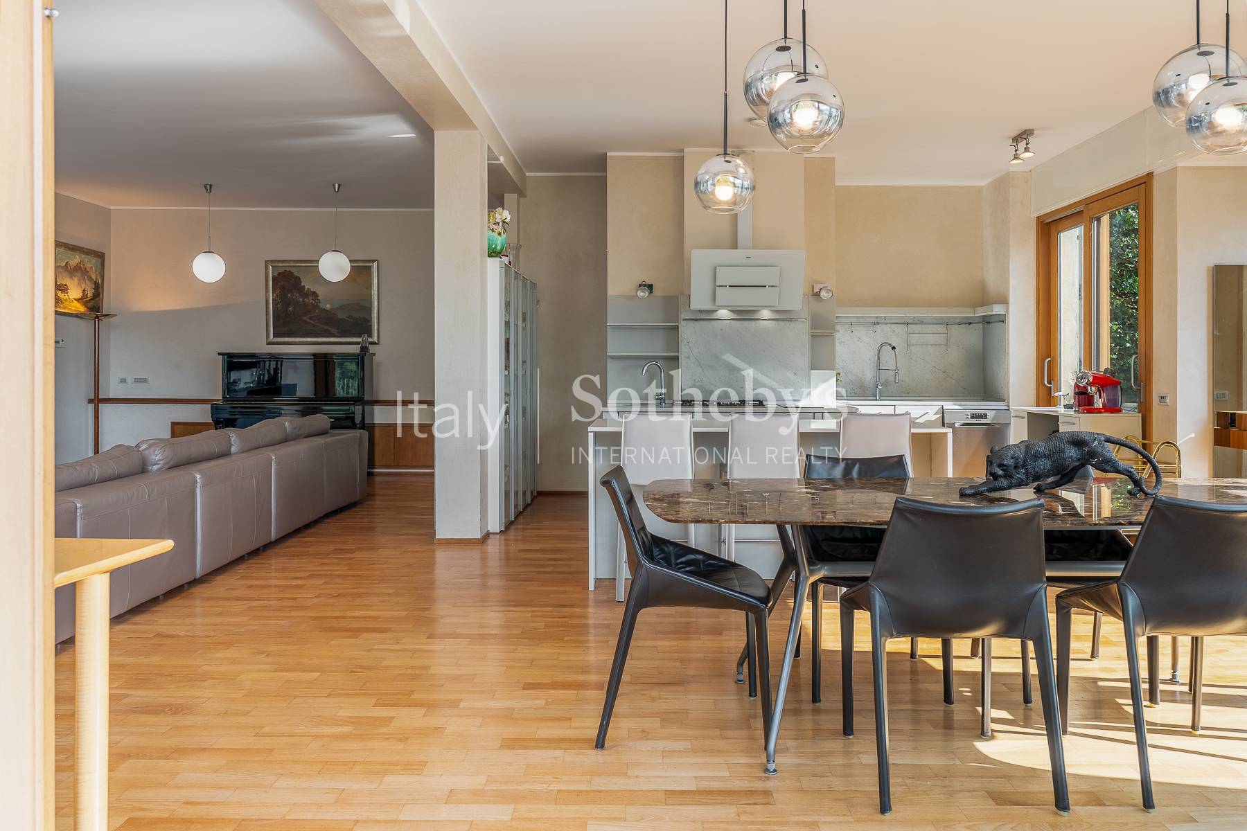  Contemporary Apartment with Breathtaking Lake View - 物件實景
