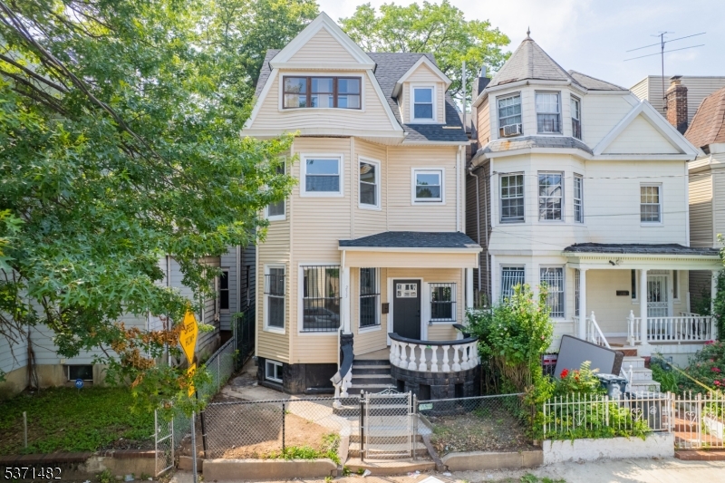 Newark City, New Jersey, 07103, United States, 6 Bedrooms Bedrooms, ,3 BathroomsBathrooms,Residential,For Sale,2002915