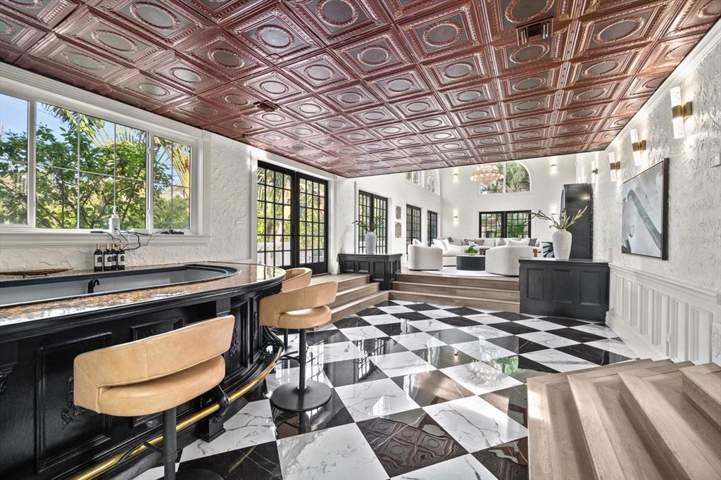 St Petersburg, Florida, 33707, United States, 5 Bedrooms Bedrooms, ,9 BathroomsBathrooms,Residential,For Sale,2000985