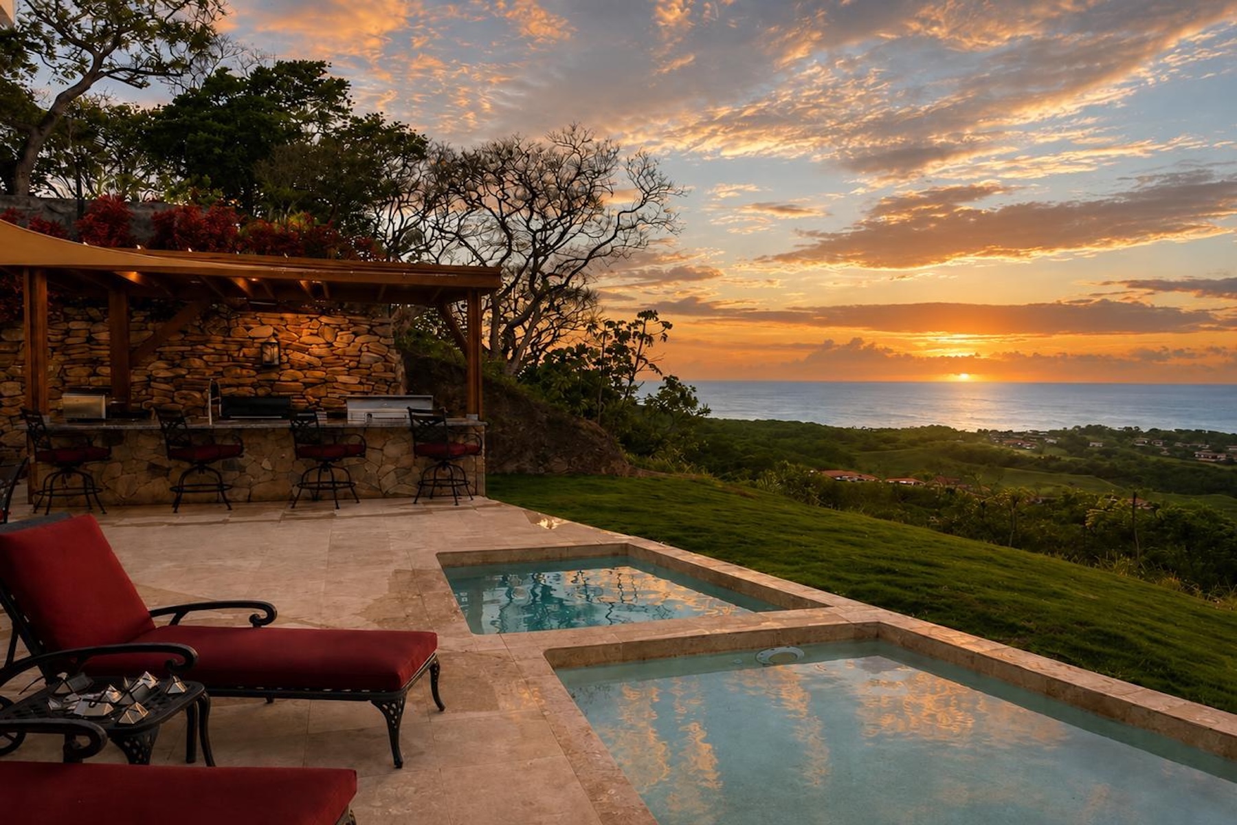  Exquisite Executive Hilltop Home with Pool & Boat Slip - 物件實景