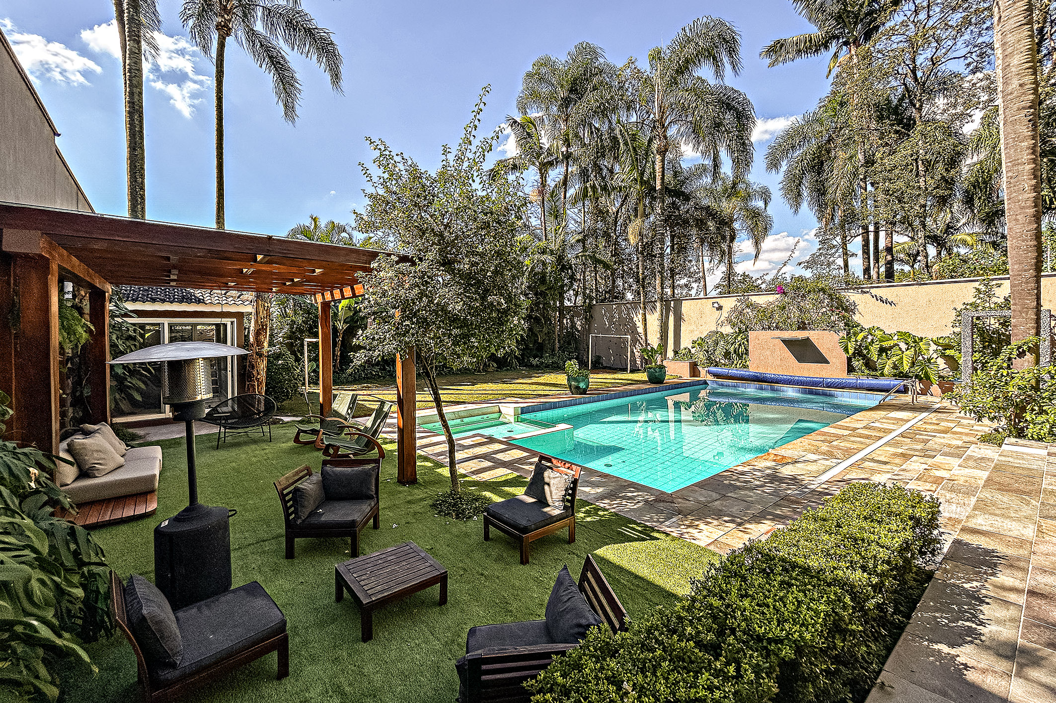  Family Residence with Garden and Pool near Parque do Cordeiro - 物件實景