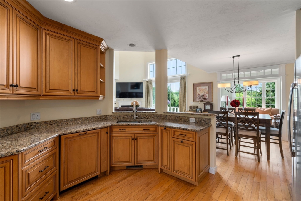 Topsfield, Massachusetts, 01983, United States, 3 Bedrooms Bedrooms, ,4 BathroomsBathrooms,Residential,For Sale,1919472