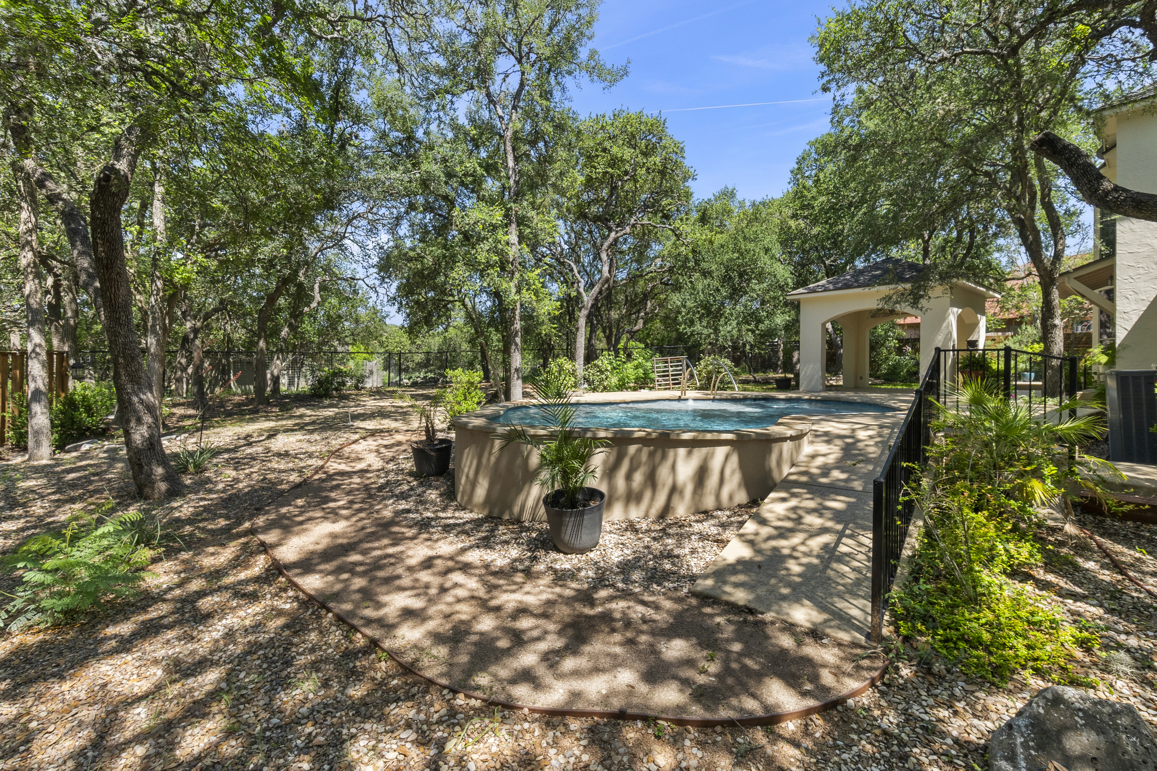  Stunning Custom Home with Expansive Outdoor Entertaining - 物件實景