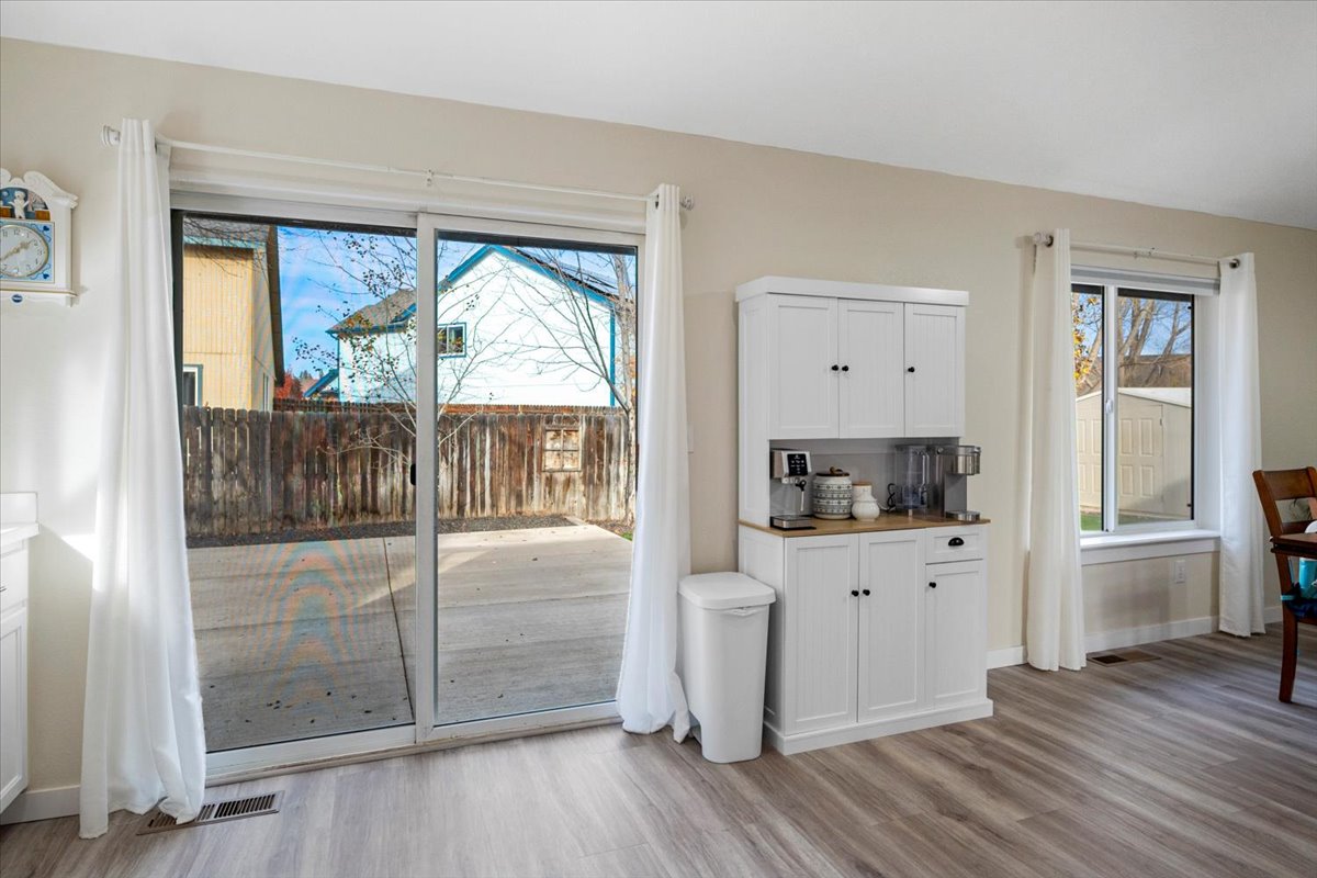 Redmond, Oregon, 97756, United States, 3 Bedrooms Bedrooms, ,2 BathroomsBathrooms,Residential,For Sale,1991530