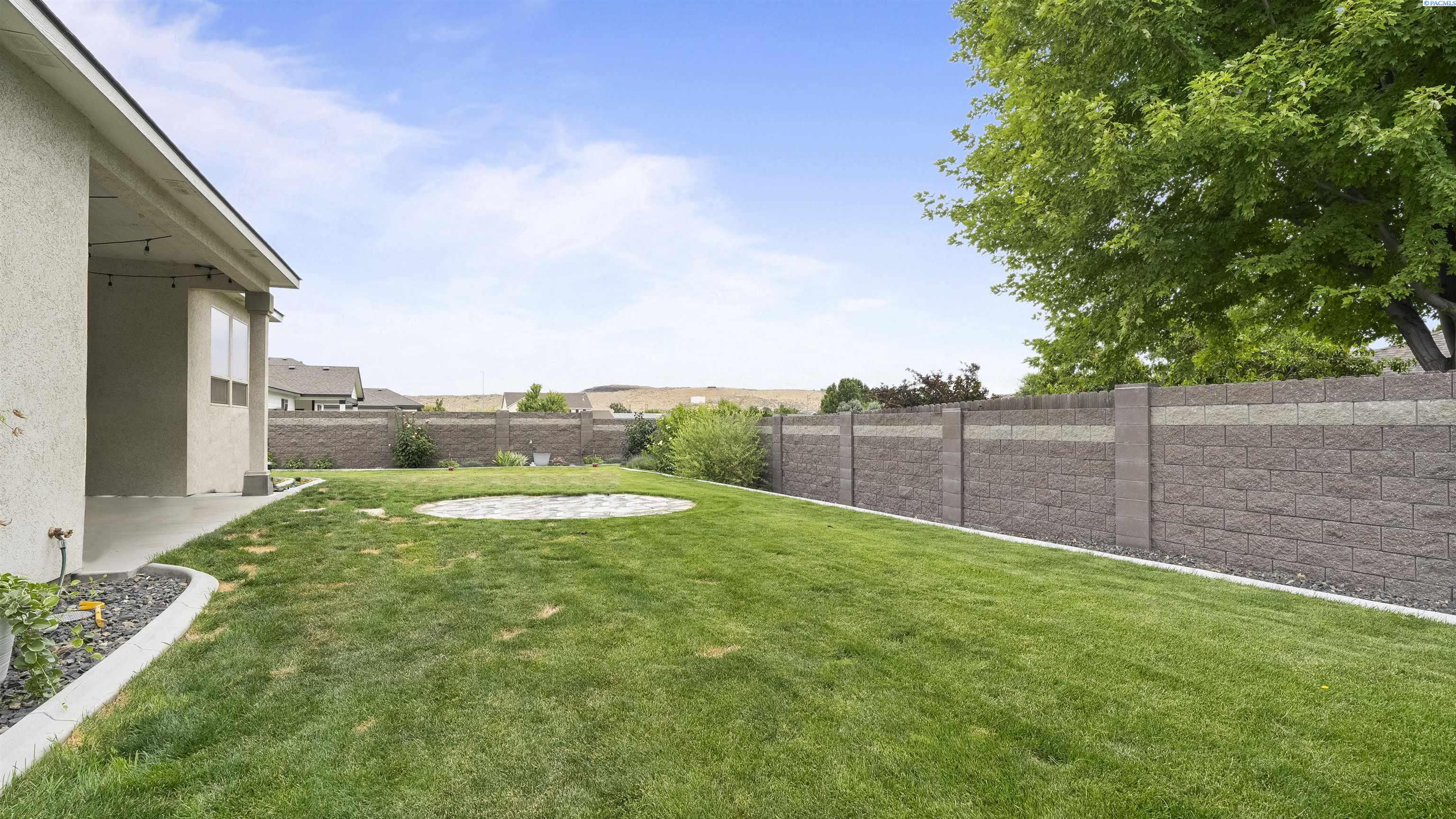 Richland, Washington, 99352, United States, 4 Bedrooms Bedrooms, ,2 BathroomsBathrooms,Residential,For Sale,1906594