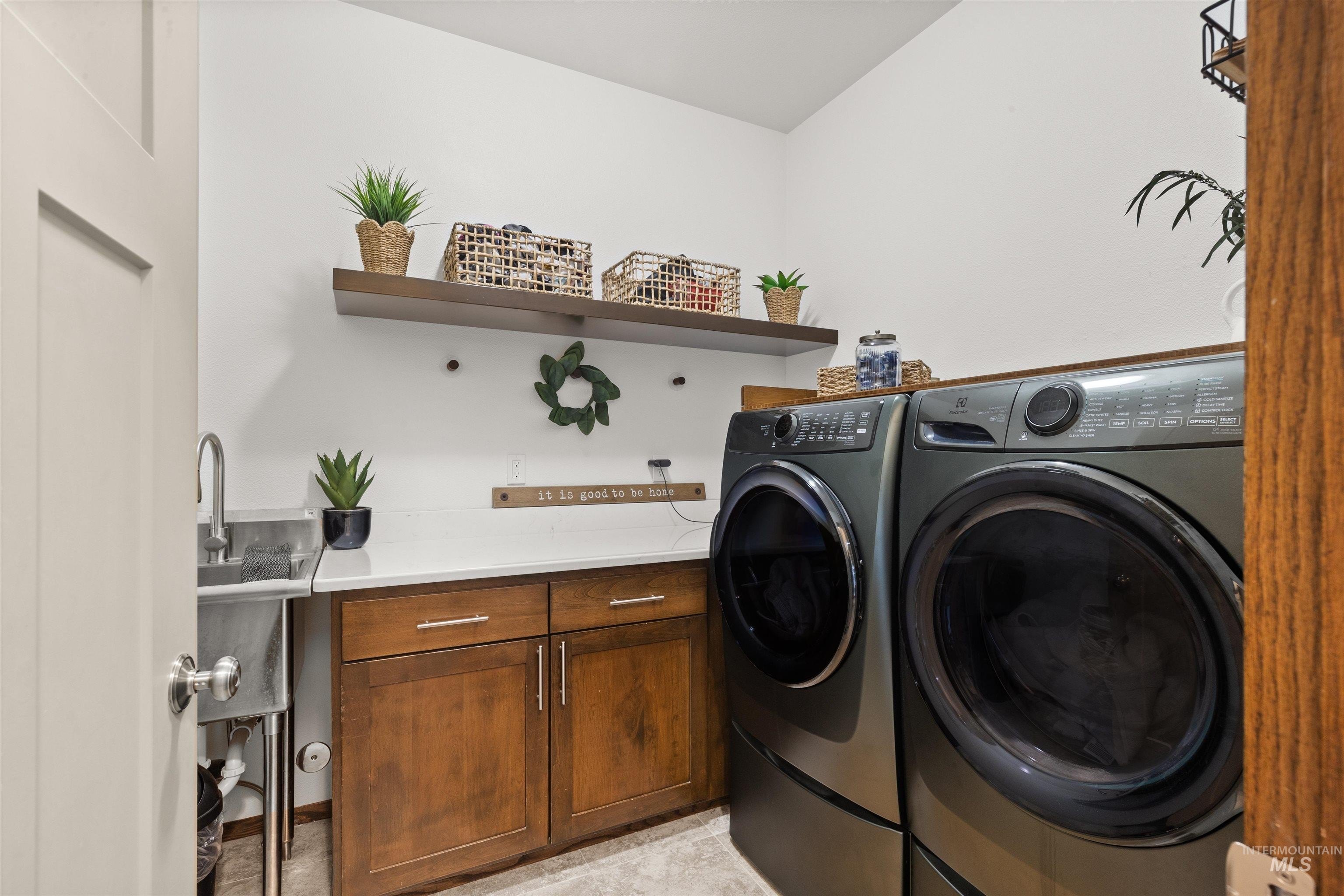 Clarkston, Washington, 99403, United States, 4 Bedrooms Bedrooms, ,3 BathroomsBathrooms,Residential,For Sale,1976590