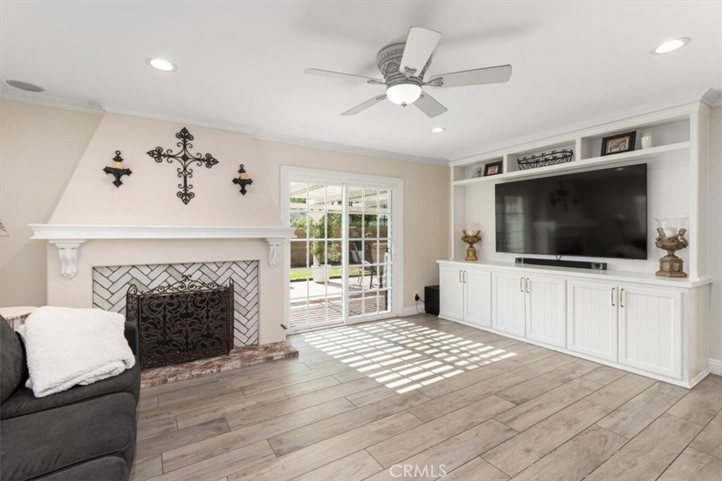 Huntington Beach, California, 92649, United States, 5 Bedrooms Bedrooms, ,2 BathroomsBathrooms,Residential,For Sale,2000830