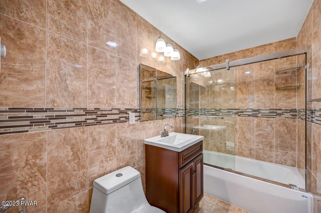 Lake Ariel, Pennsylvania, 18436, United States, 4 Bedrooms Bedrooms, ,4 BathroomsBathrooms,Residential,For Sale,2040060