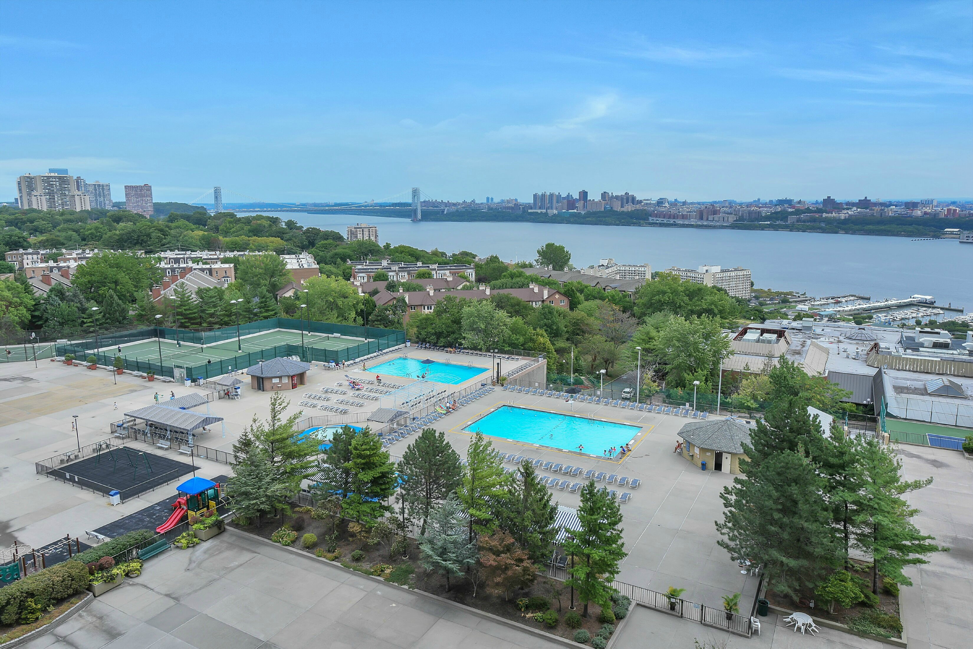 Cliffside Park, New Jersey, 07010, United States, 3 Bedrooms Bedrooms, ,3 BathroomsBathrooms,Residential,For Sale,1974787