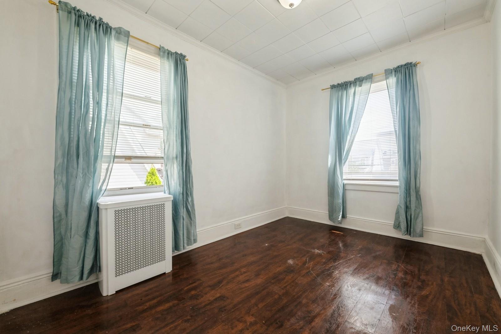 Queens Village, New York, 11429, United States, 3 Bedrooms Bedrooms, ,2 BathroomsBathrooms,Residential,For Sale,1902128