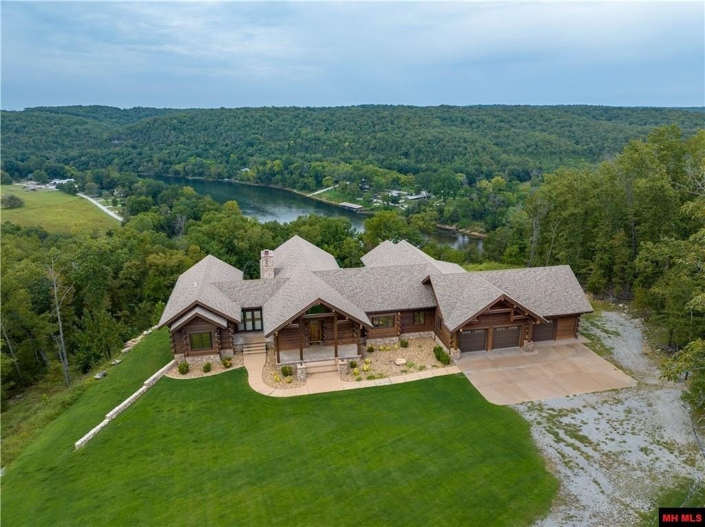 Cotter, Arkansas, 72626, United States, 4 Bedrooms Bedrooms, ,5 BathroomsBathrooms,Residential,For Sale,1976163