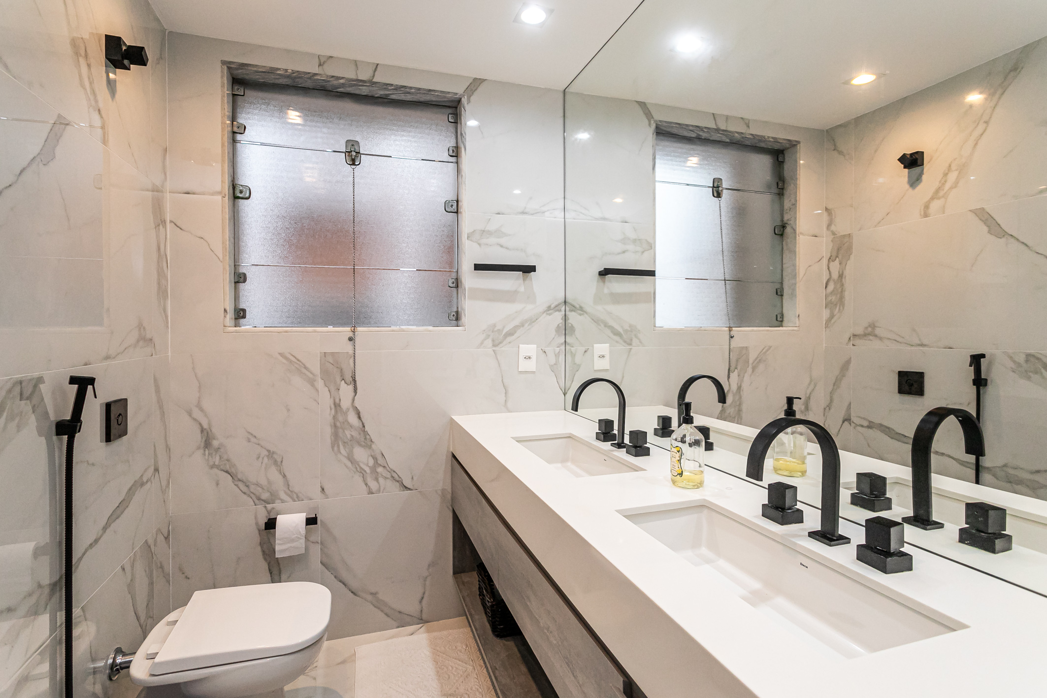  Linear apartment with breathtaking ocean views in prime Ipanema location - 物件實景