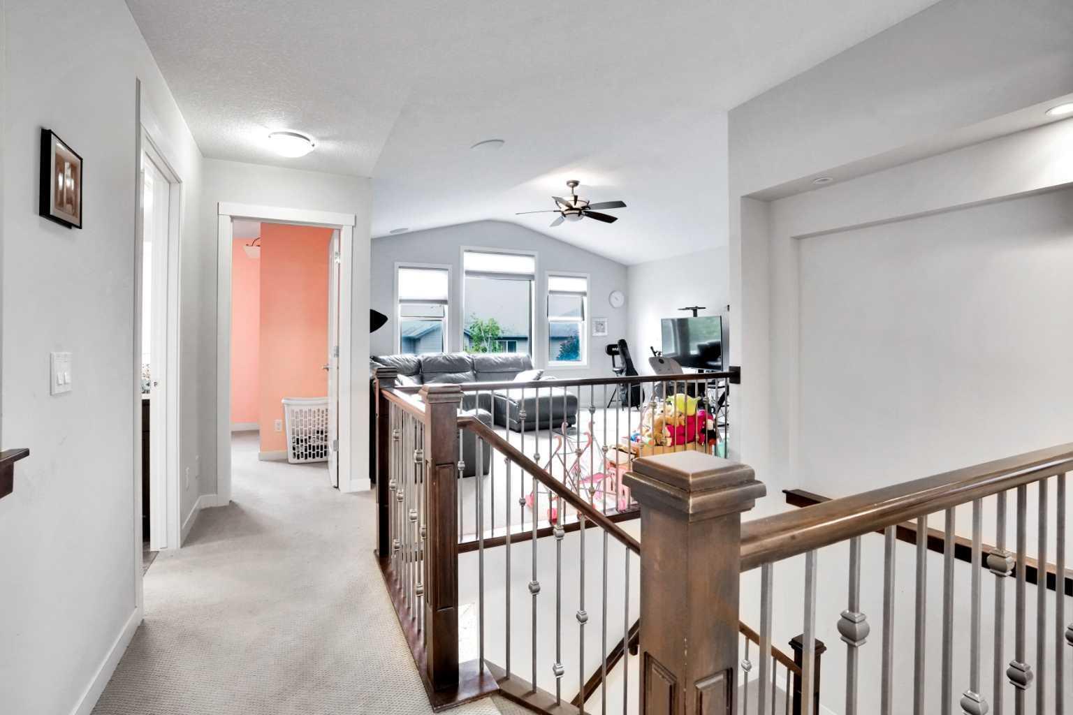 CALGARY, Alberta, T2X 0J7, CA, 3 Bedrooms Bedrooms, ,3 BathroomsBathrooms,Residential,For Sale,1906962