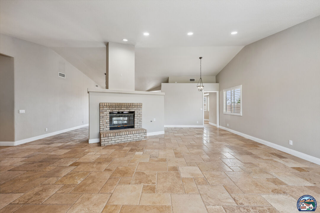 El Centro, California, 92243, United States, 4 Bedrooms Bedrooms, ,3 BathroomsBathrooms,Residential,For Sale,1838686