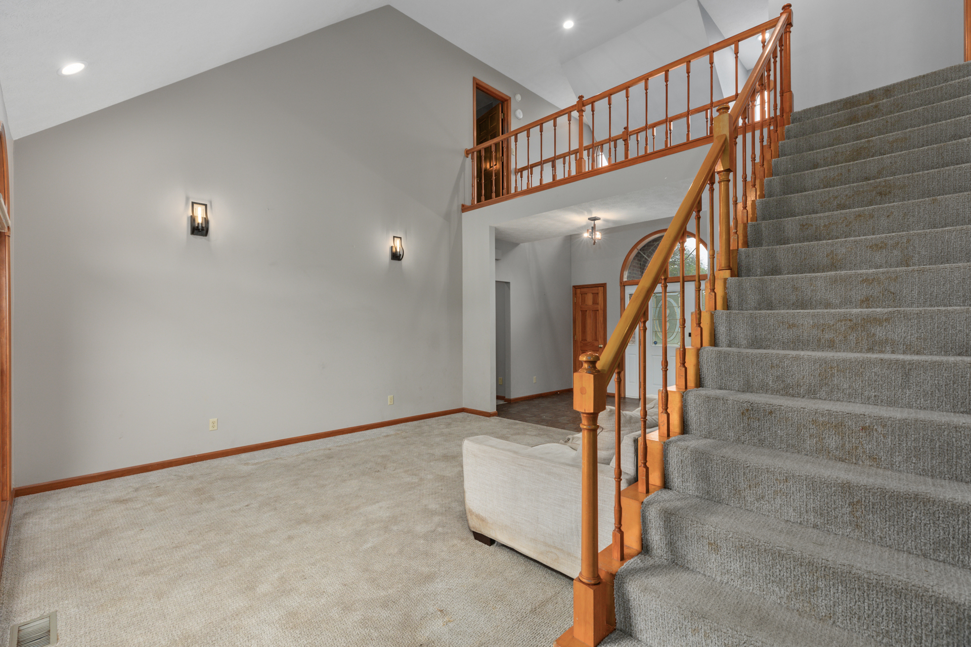 Litchfield, Illinois, 62056, United States, 5 Bedrooms Bedrooms, ,4 BathroomsBathrooms,Residential,For Sale,1986083