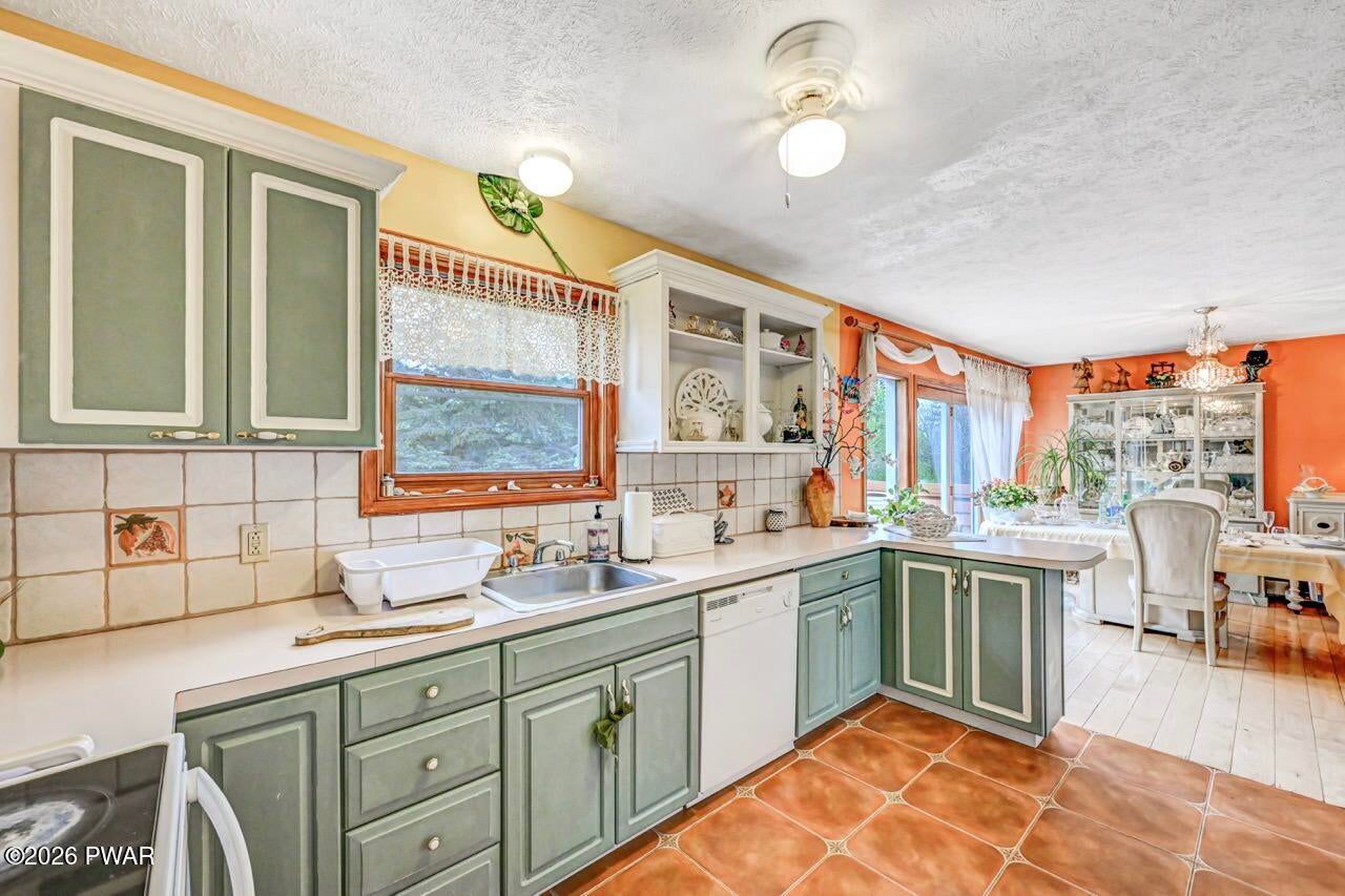 Hawley, Pennsylvania, 18428, United States, 3 Bedrooms Bedrooms, ,3 BathroomsBathrooms,Residential,For Sale,2045204