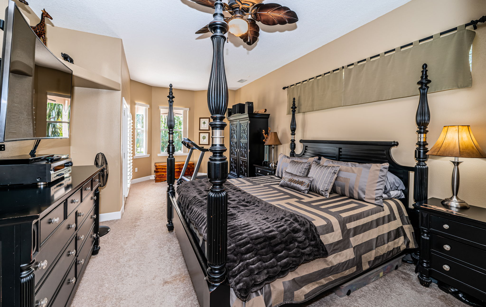 Gulfport, Florida, 33707, United States, 5 Bedrooms Bedrooms, ,4 BathroomsBathrooms,Residential,For Sale,1977633