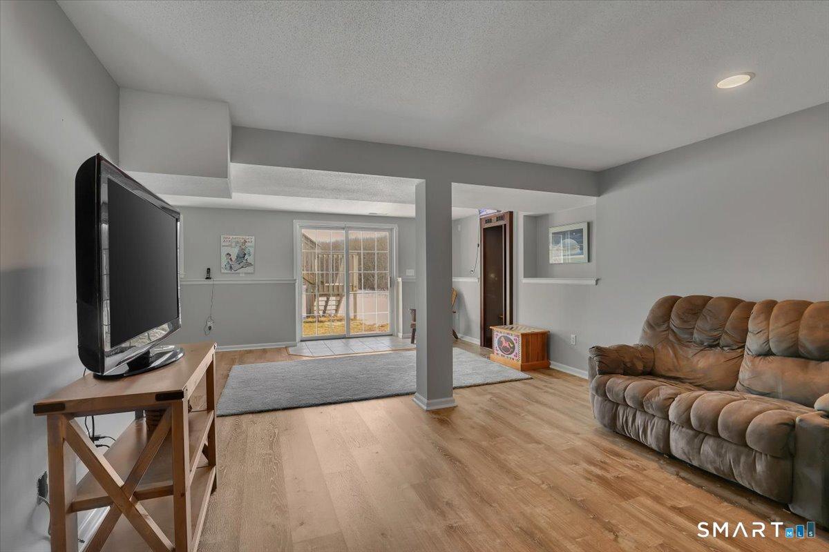 Southington, Connecticut, 06489, United States, 4 Bedrooms Bedrooms, ,4 BathroomsBathrooms,Residential,For Sale,2009677