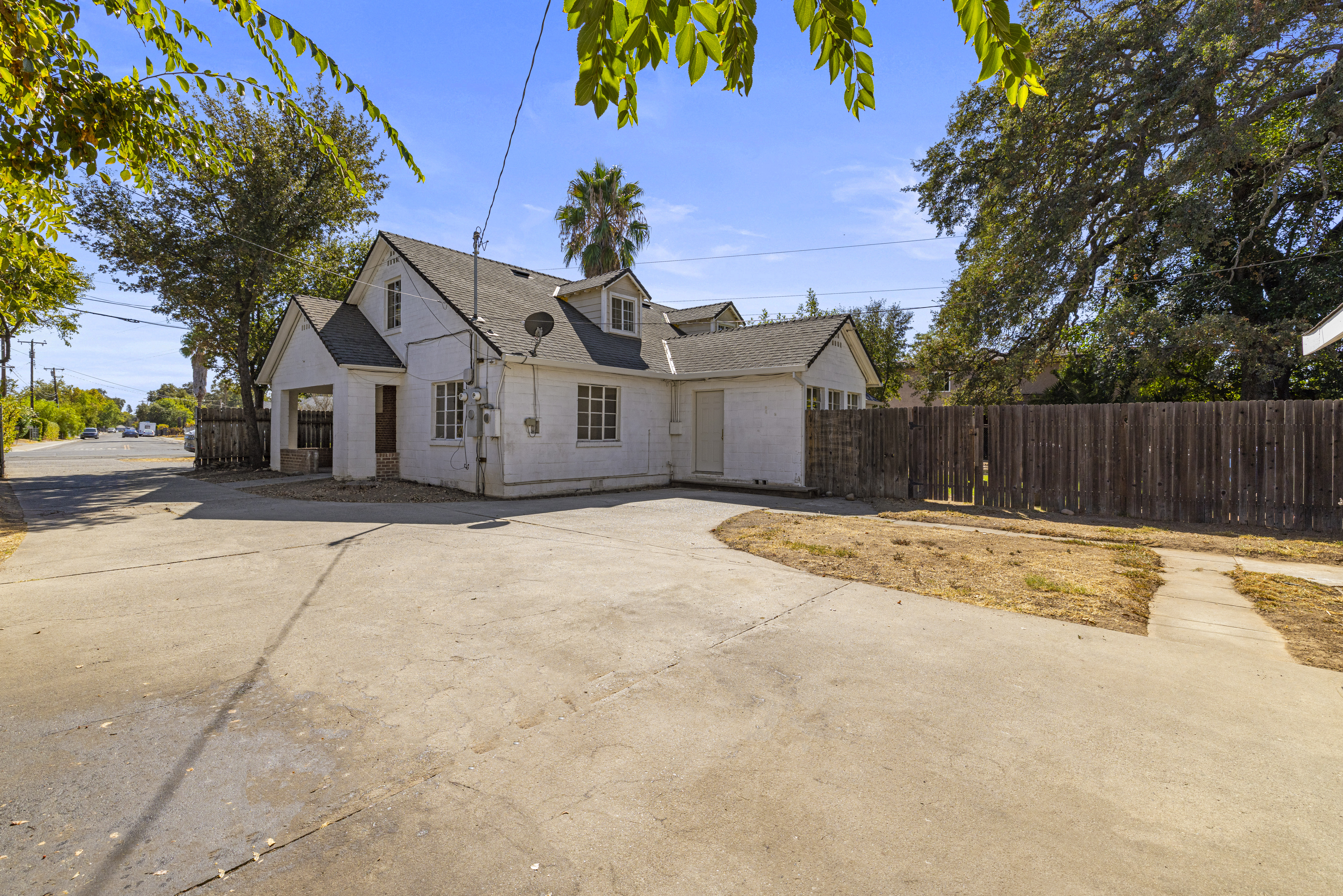  1241 Arcade Boulevard, Sacramento, CA 95815 - 物件實景